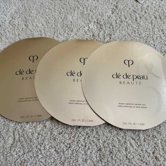 3 Clé de Peau Beauté Eye Mask Supreme